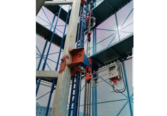 障礙物是爬架電動葫蘆提升爬架網的阻礙因素