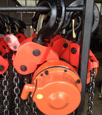 提升吊裝大型金屬儲罐時(shí),如何確定爬架群吊葫蘆的數(shù)量